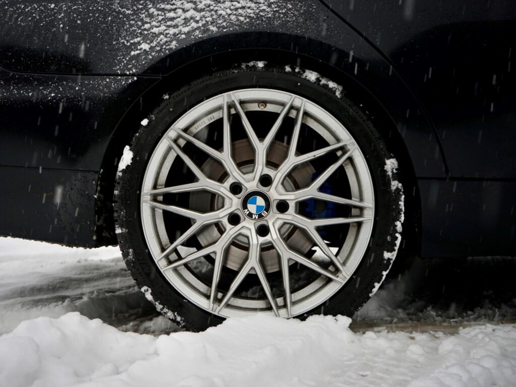 Winterreifen Schnee BMW Felge silber